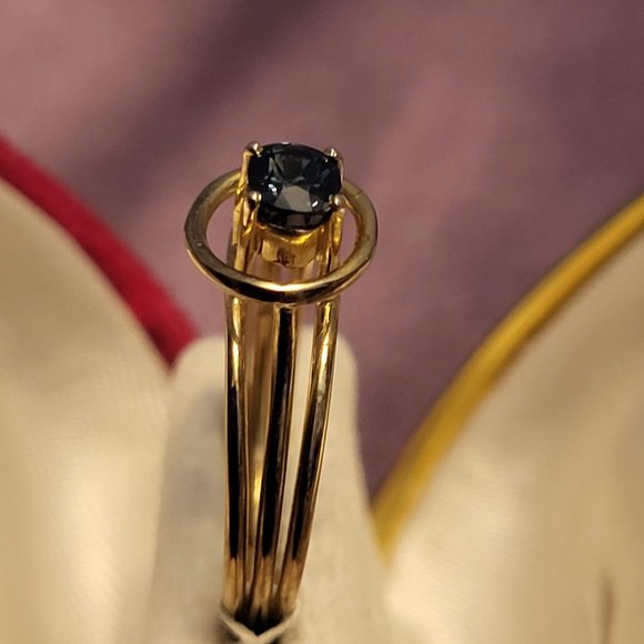 9K Gold Ring with gemstone - Picture 10 of 15